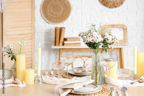 Beautiful table setting wit...