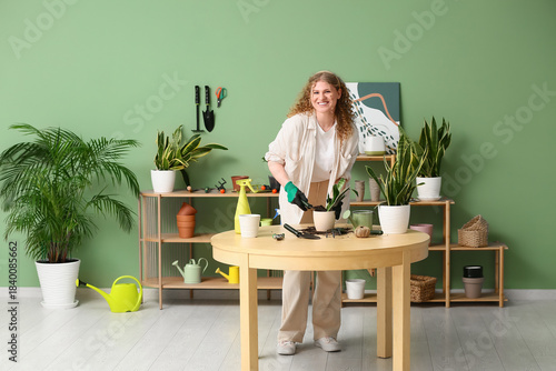 Pretty young woman with sho...