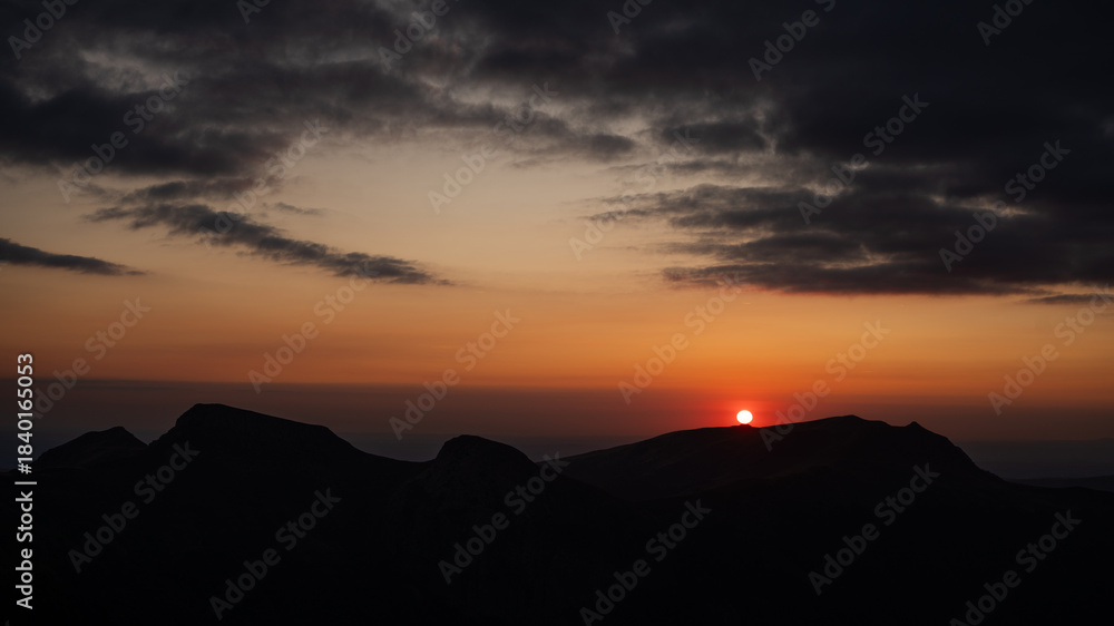 Fototapeta premium Coucher de Soleil dans le Massif Central 