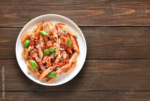 Canvastavla Italian penne pasta with tomato bolognese sauce