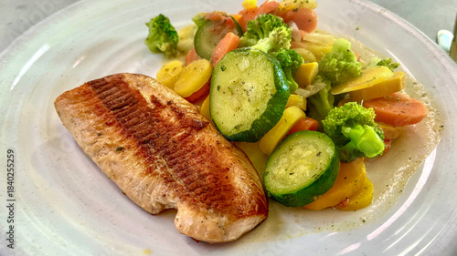 Lachssteak mit Gemüse