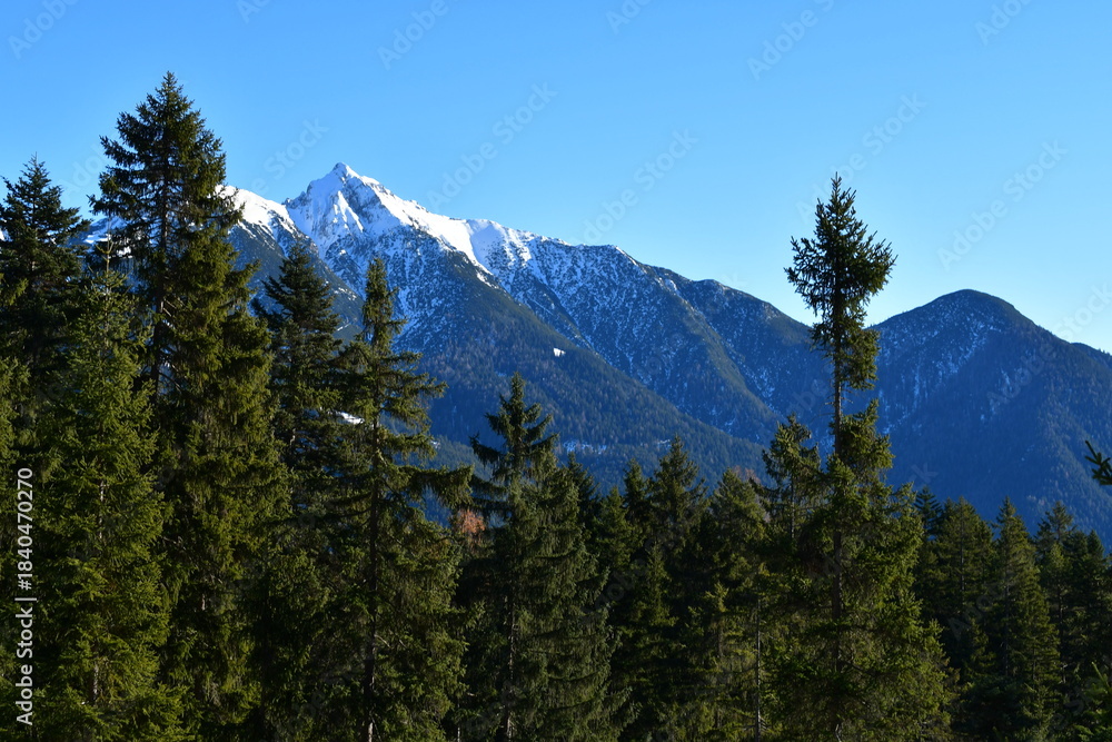 Fototapeta premium Schöne Landschaft bei Seefeld in Tirol 
