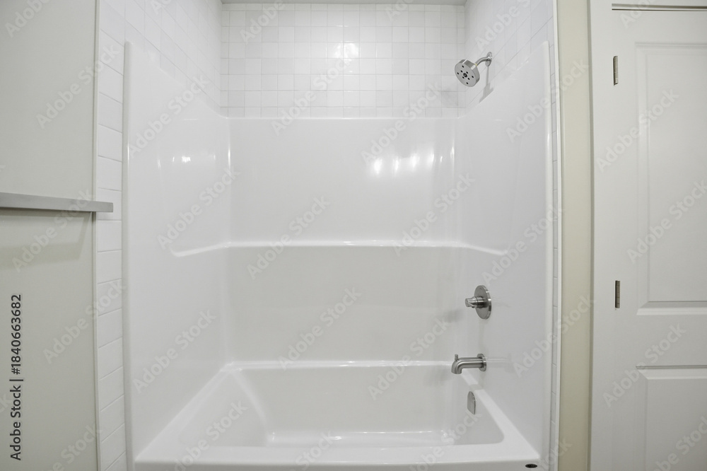 Obraz premium White bathroom with a white bathtub and a white shower