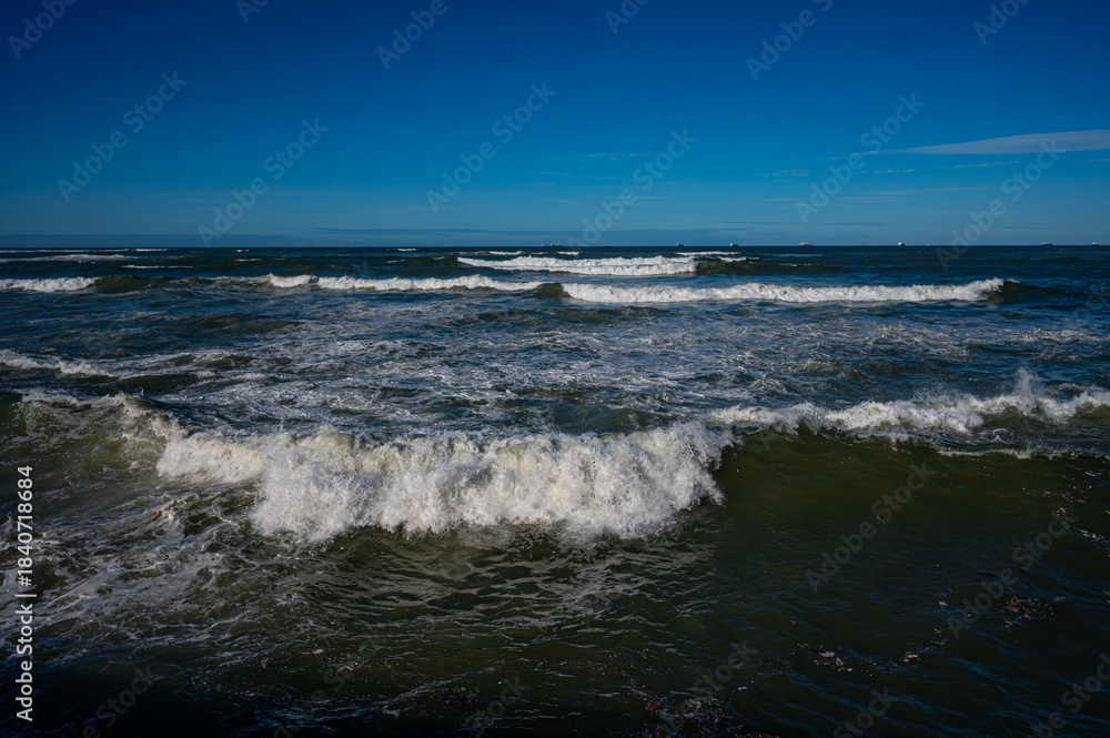 Fototapeta premium Powerful Ocean Waves Under Clear Blue Sky