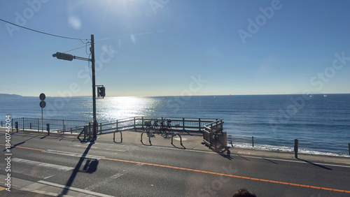 江ノ電鎌倉高校前　踏切と海と空