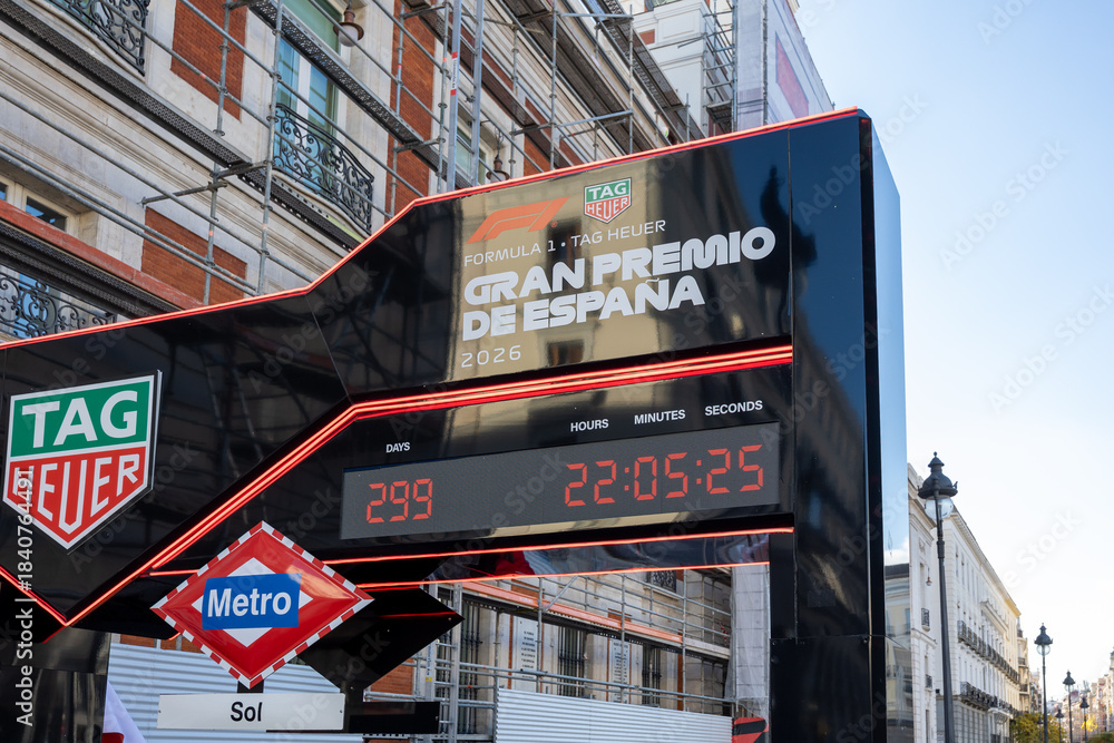Obraz premium Madrid, spain; 11 05 2025 formula 1 gran premio de españa 2026 countdown clock in madrid