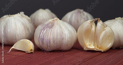 Garlic - vegetable with many beneficial properties for health. Antiseptic, fights microbes and pathogens, indicated for viral diseases