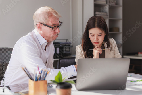Senior mentor training young business team member