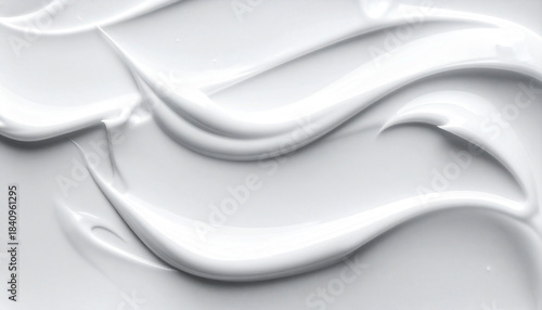 一面に白いクリームを塗っている