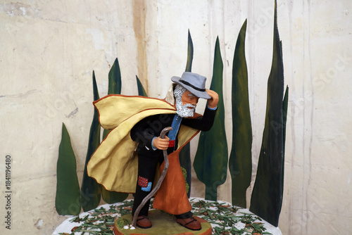 un santon provençal représentant le mistral