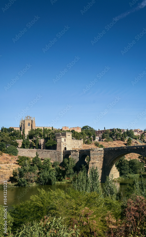 Fototapeta premium san martin bridge on tagus river in old town toledo spain