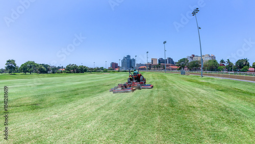Golf Course Hole Maintenance Team Green Cutting Machine for Rough and Fairways