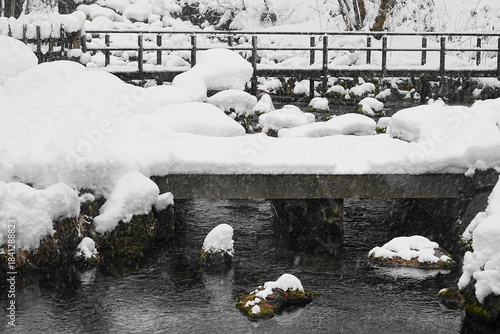 雪の降る日のふきだし公園