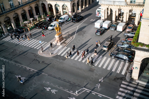 vue de la rue de Rivoli dans le centre de la ville de Paris en France