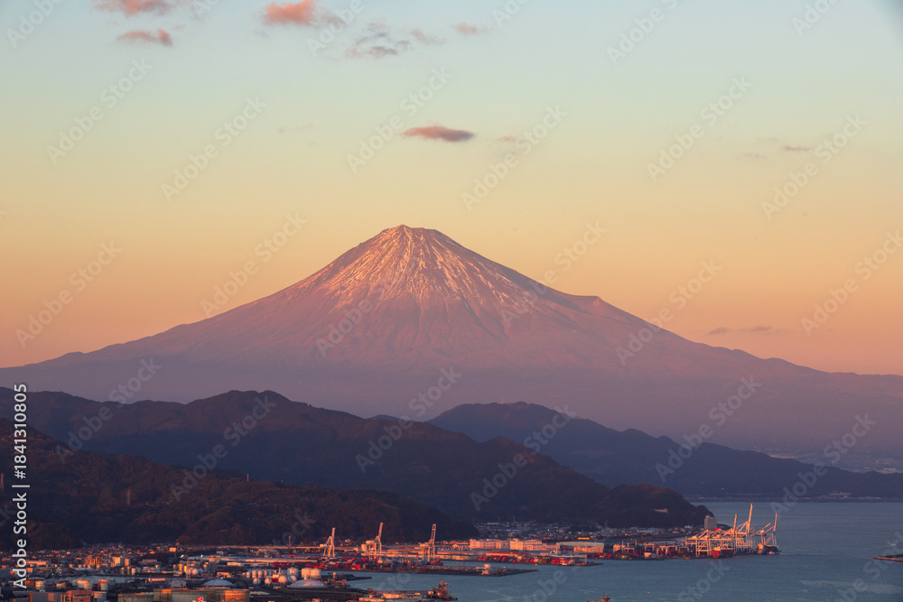 Fototapeta premium 日本平から望む夕暮れ富士