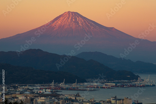 日本平から望む夕暮れ富士