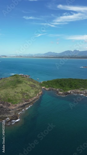 Imagem aérea do arquipélado das 3 ilhas, paraíso de águas cristalinas localizado no litoral da cidade de Guarapari. Sul do estado do Espírito Santo.