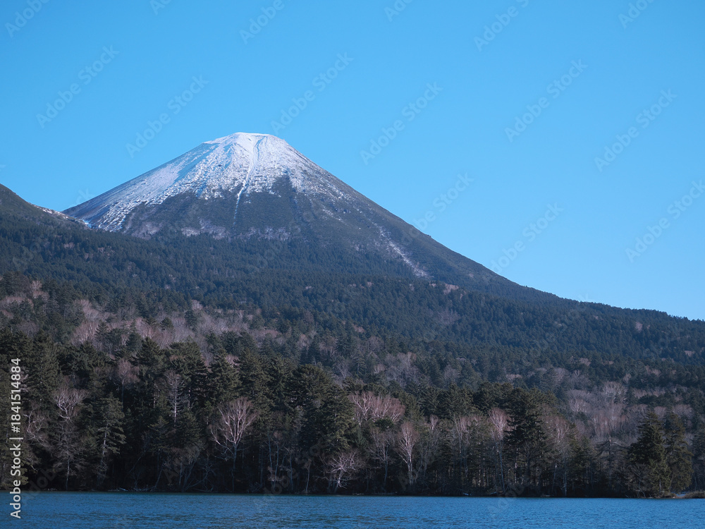 Fototapeta premium オンネトーと阿寒富士