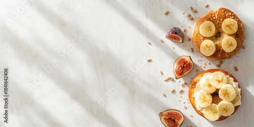 Bagels with fig and banana ...