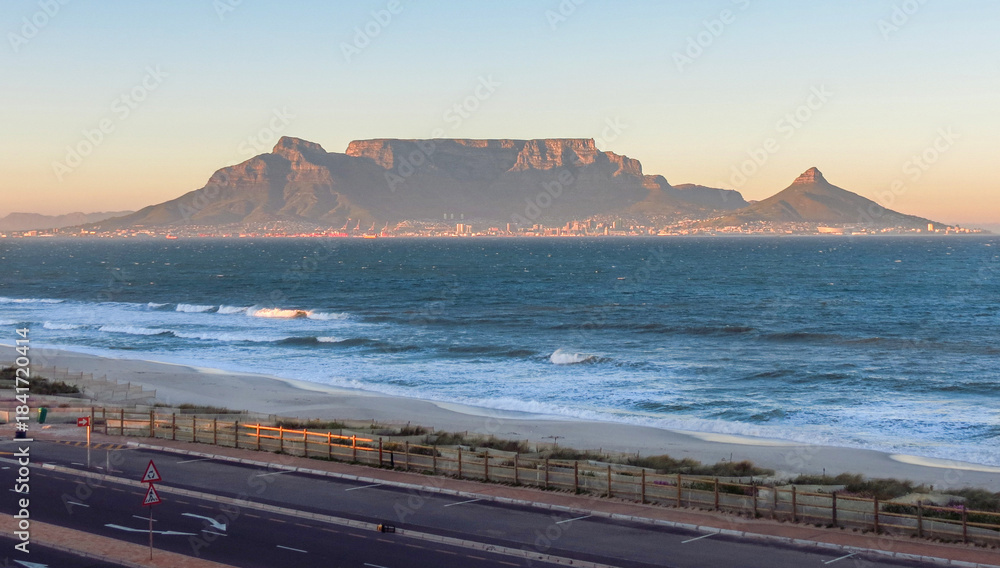 Fototapeta premium View of Table Mountains and Lion's Head, South Africa