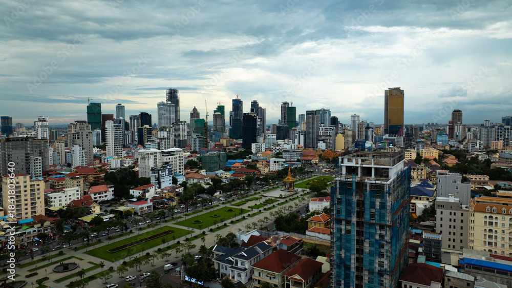 Fototapeta premium Aerial view of Phnom Penh Cityscape at the sunset, Cambodia
