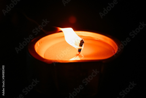 Fotografija light on the grave at night