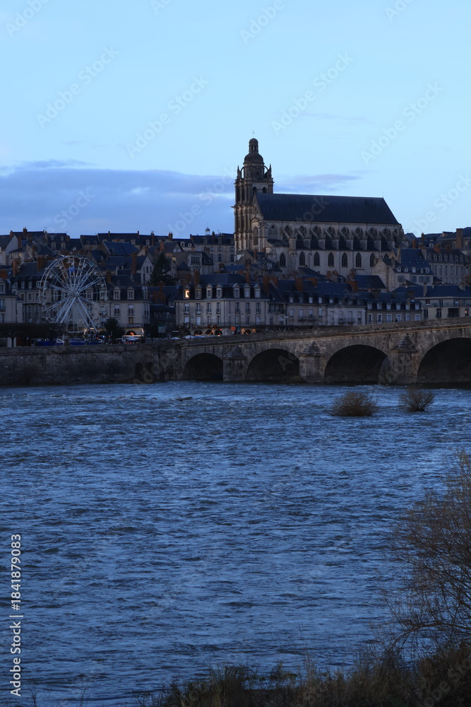 Fototapeta premium Ville au coucher de soleil