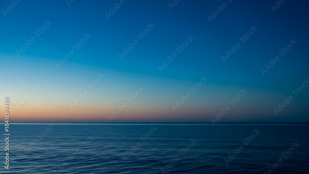 Fototapeta premium Deep Blue Ocean Horizon at Sunset or Sunrise with Clear Sky Gradient