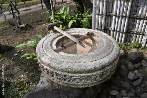 三渓園　瓢箪文手水鉢