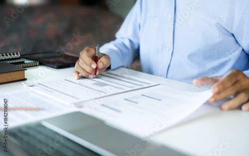Fotografie asian businessman, legal expert, professional lawyer working on desk reviewing d