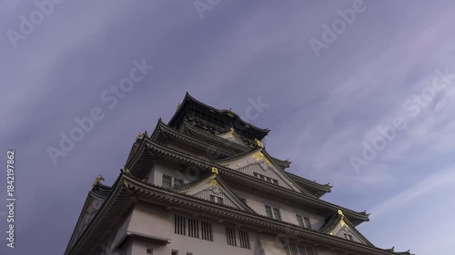 【4K Time-lapse】Fast-Moving Clouds Over Osaka Castle Main Tower at Dusk