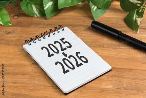 2025年から2026年への年越しをイメージ Planning for the New Year 2026 on a Desk
