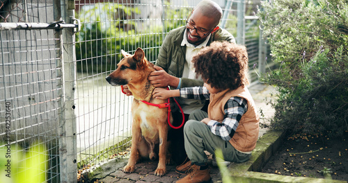 Foto Animal shelter, dad and child with dog outdoor for adoption, foster care and bonding