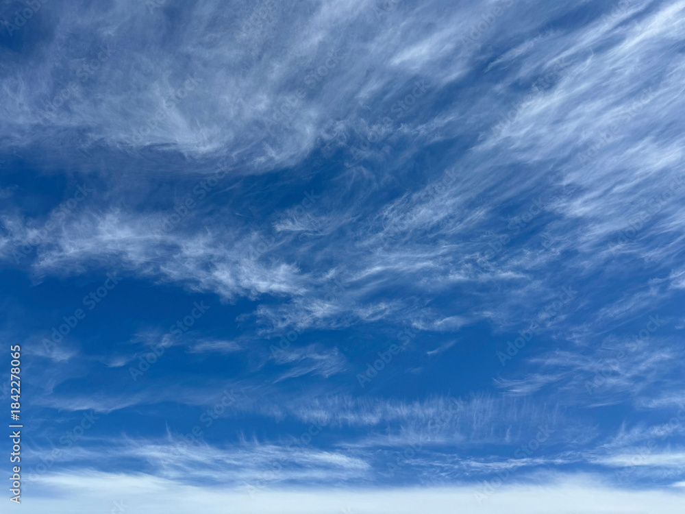 Naklejka premium Sky with cirrus delicate clouds.