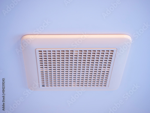 お風呂の空気や湿気を排出する換気口