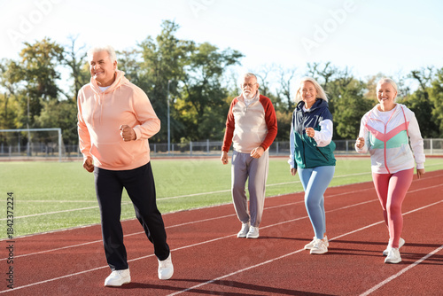 Sporty senior man with grou...