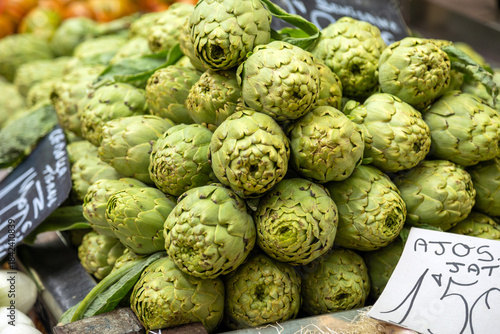 I Carciofi in vendita al Mercato Centrale di Valencia, Spagna