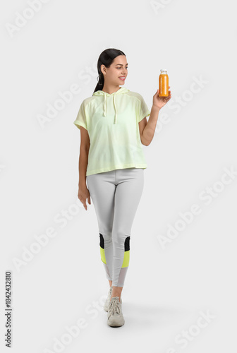 Sporty young woman with hea...