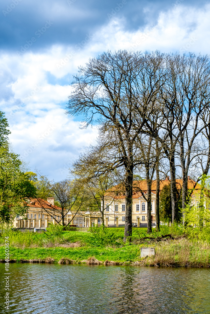 Fototapeta premium Mansion in a park near a lake