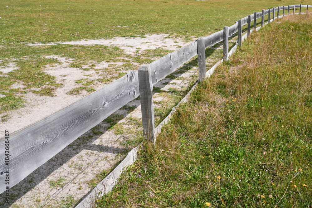 Obraz premium Wooden fence in the pasture