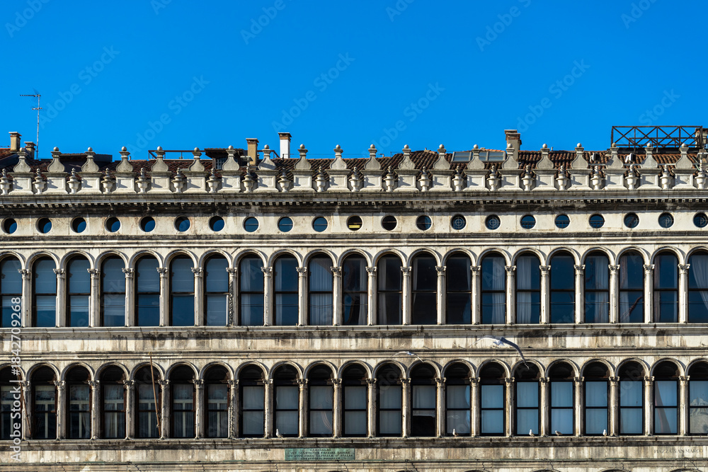 Fototapeta premium Procuratie Vecchie facade on Piazza San Marco in Venice