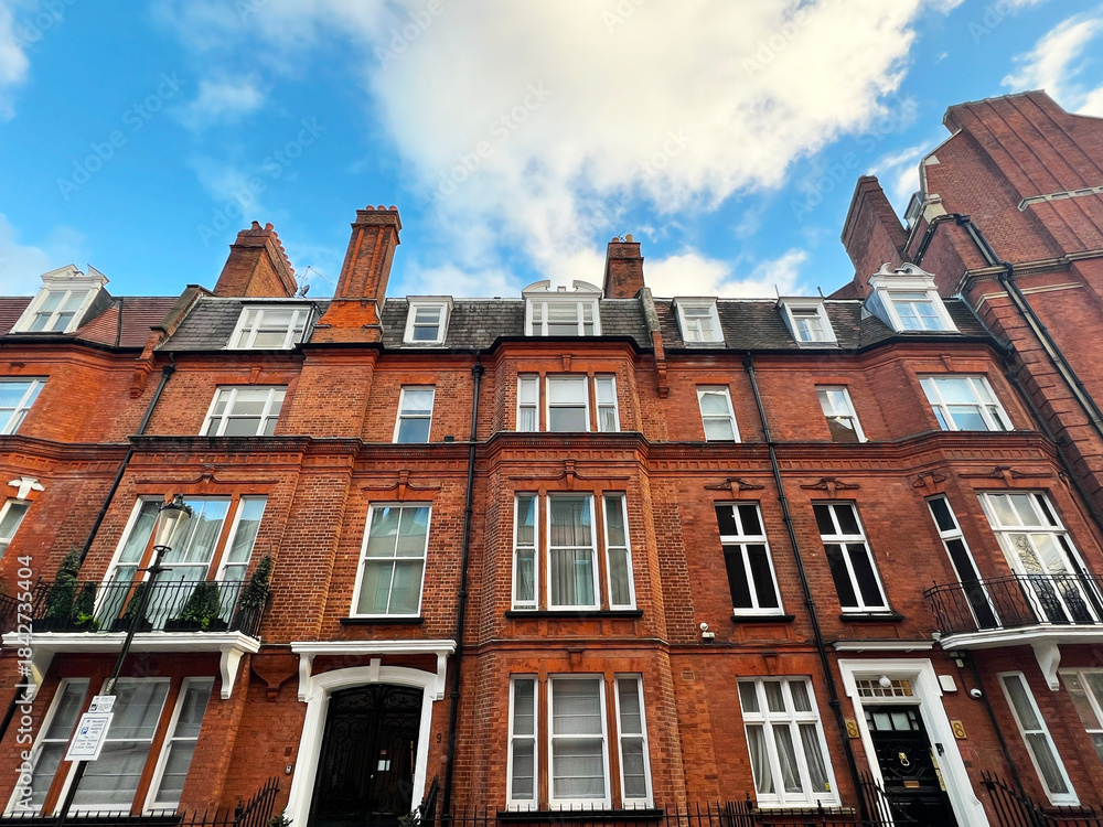 Fototapeta premium Traditional Victorian architecture in Knightsbridge, London