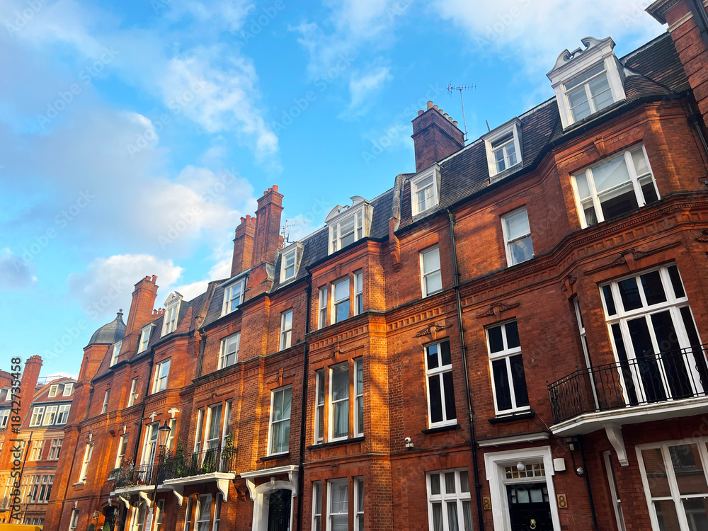 Obraz premium Traditional Victorian architecture in Knightsbridge, London