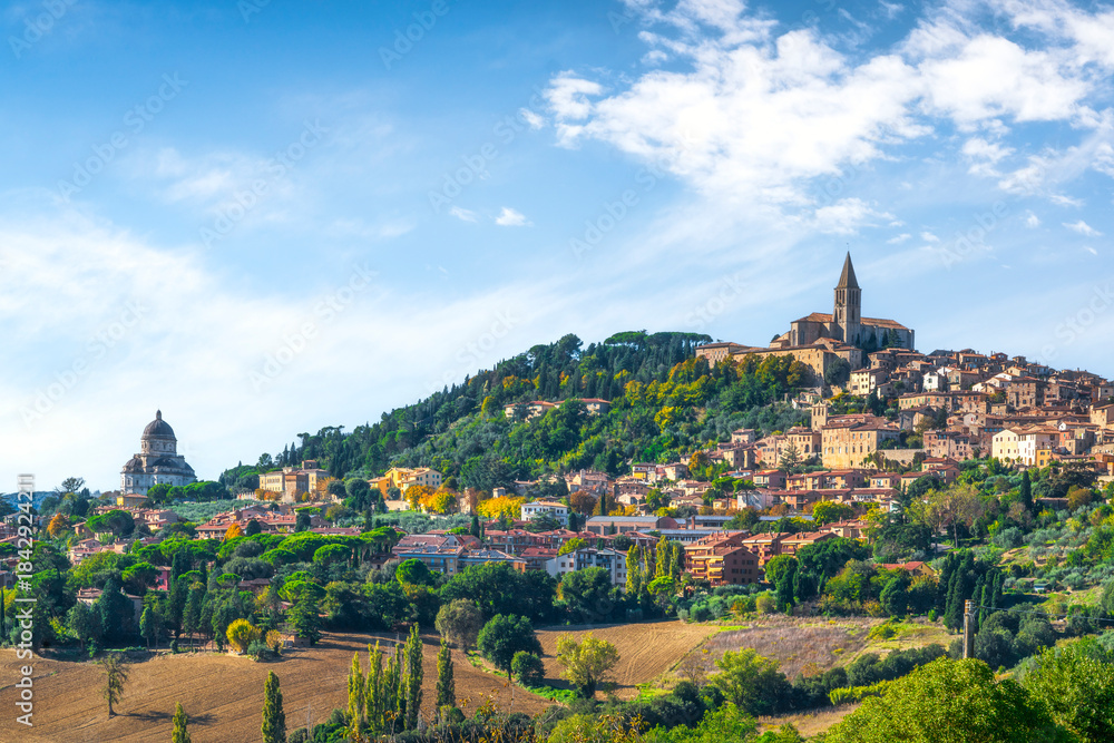 Φωτογραφία Todi Town skyline with churches, Umbria, Italy