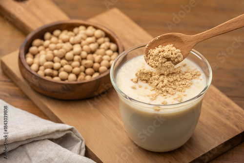 大豆由来の豆乳にきな粉を加えた健康的な飲み物