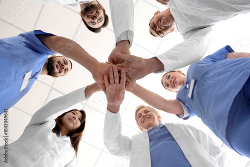 Team of doctors putting han...