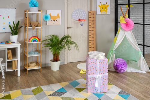 Gift boxes with cozy play t...