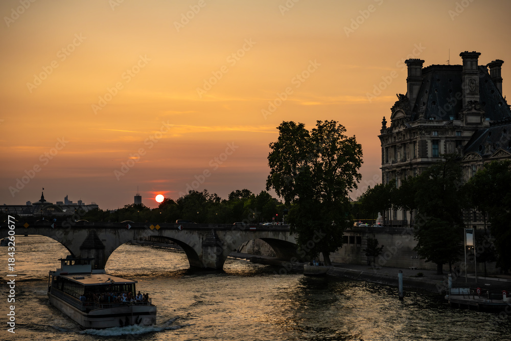 Naklejka premium Sunset Over Pont Royal and the Louvre - Paris, France