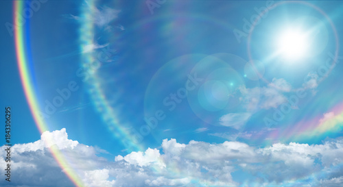 夏の晴天、青空に流れる積乱雲ふわふわの入道雲とギラギラ輝く太陽とレンズフレアとゴーストの背景壁紙　夏・夏休み・行楽・バカンス・アウトドア・キャンプ・天気・台風一過・季節