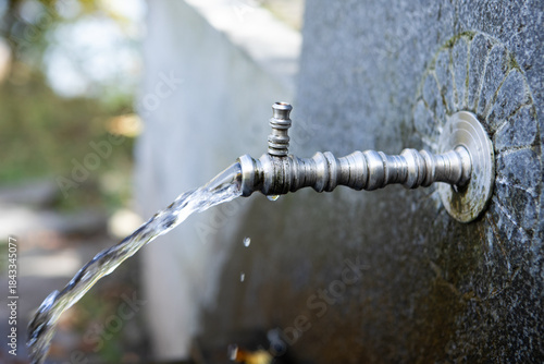 Fotografi faucet in the forest